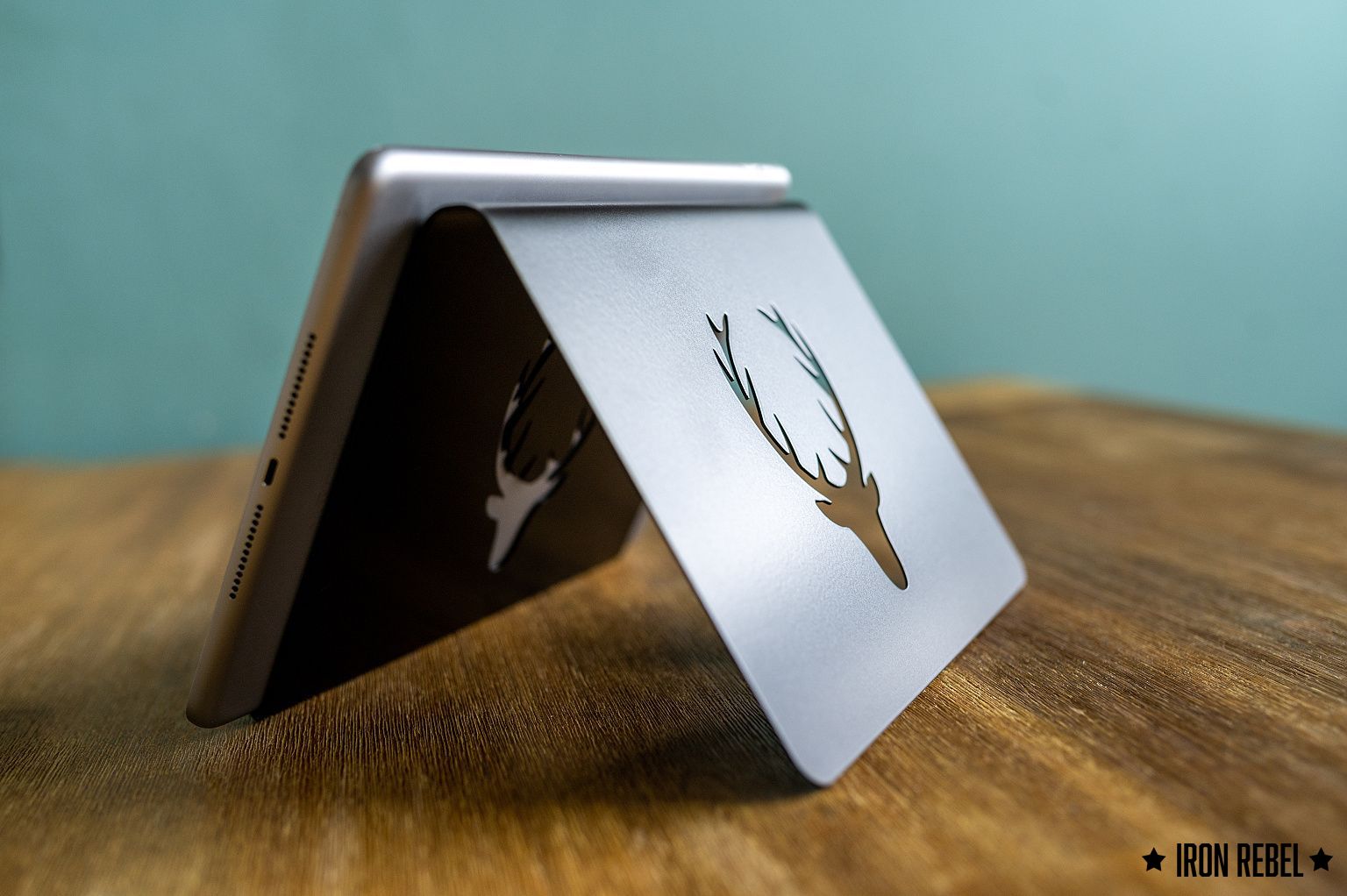 Drzak_tabletu_DEER_004